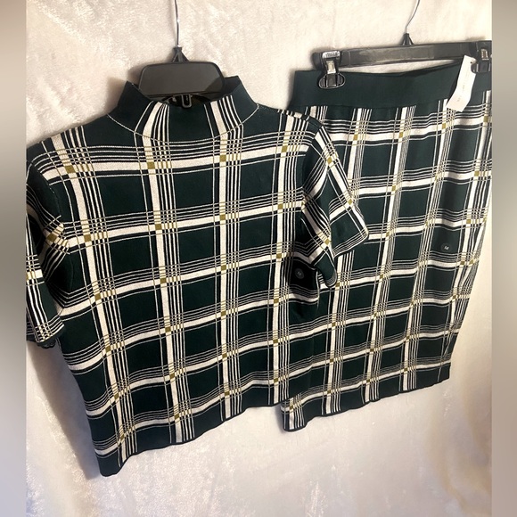 NEW YORK & COMPANY Velvet Green Sweater Skirt Set - Picture 4 of 5